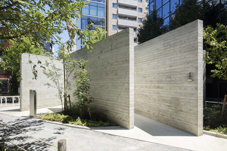 Japan Takes Bathrooms to The Next Level with Transparent Walls Japan Takes Bathrooms to The Next Level with Transparent Walls