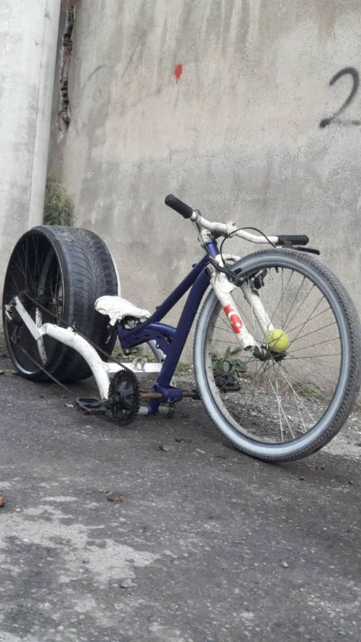 High School Students Build Bicycles Out of Car Tires and Scraps High School Students Build Bicycles Out of Car Tires and Scraps