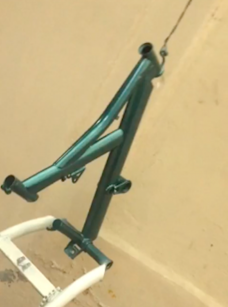 High School Students Build Bicycles Out of Car Tires and Scraps High School Students Build Bicycles Out of Car Tires and Scraps