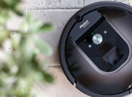 Rowdy Robotic Vacuum Makes Couple Think There is an Intruder and Call 911