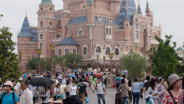 Shanghai Disneyland Shuts Down and Tests 33K People After One COVID Case
