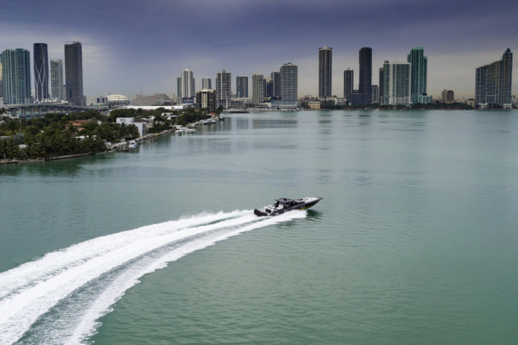 Mercedes-Benz Releases 59-Foot Six-Engine Speedboat and Matching SUV Mercedes-Benz Releases 59-Foot Six-Engine Speedboat and Matching SUV