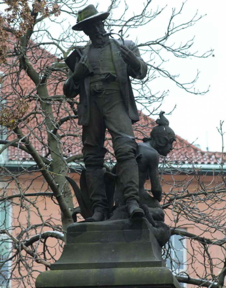 Benedict Roezl statue Benedict Roezl statue
