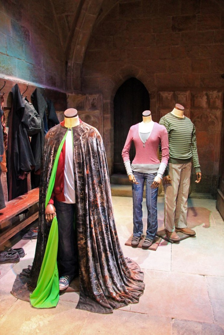 Harry Potter's Cloak of Invisibility: New Quasi-2D Gold Discovered by Physicists Harry Potter's Cloak of Invisibility: New Quasi-2D Gold Discovered by Physicists