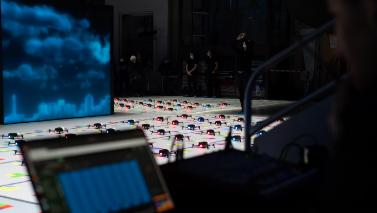 200 Drones Fly Indoors Simultaneously, Breaking World Record 200 Drones Fly Indoors Simultaneously, Breaking World Record