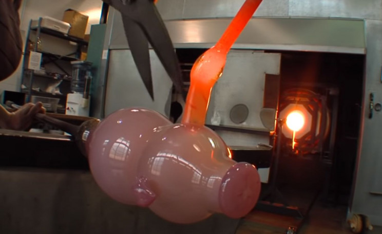 glass sculpting pig