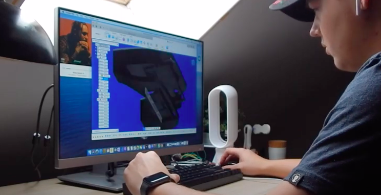 Guy 3D Prints Fully Functioning Holographic Headset at Home Guy 3D Prints Fully Functioning Holographic Headset at Home