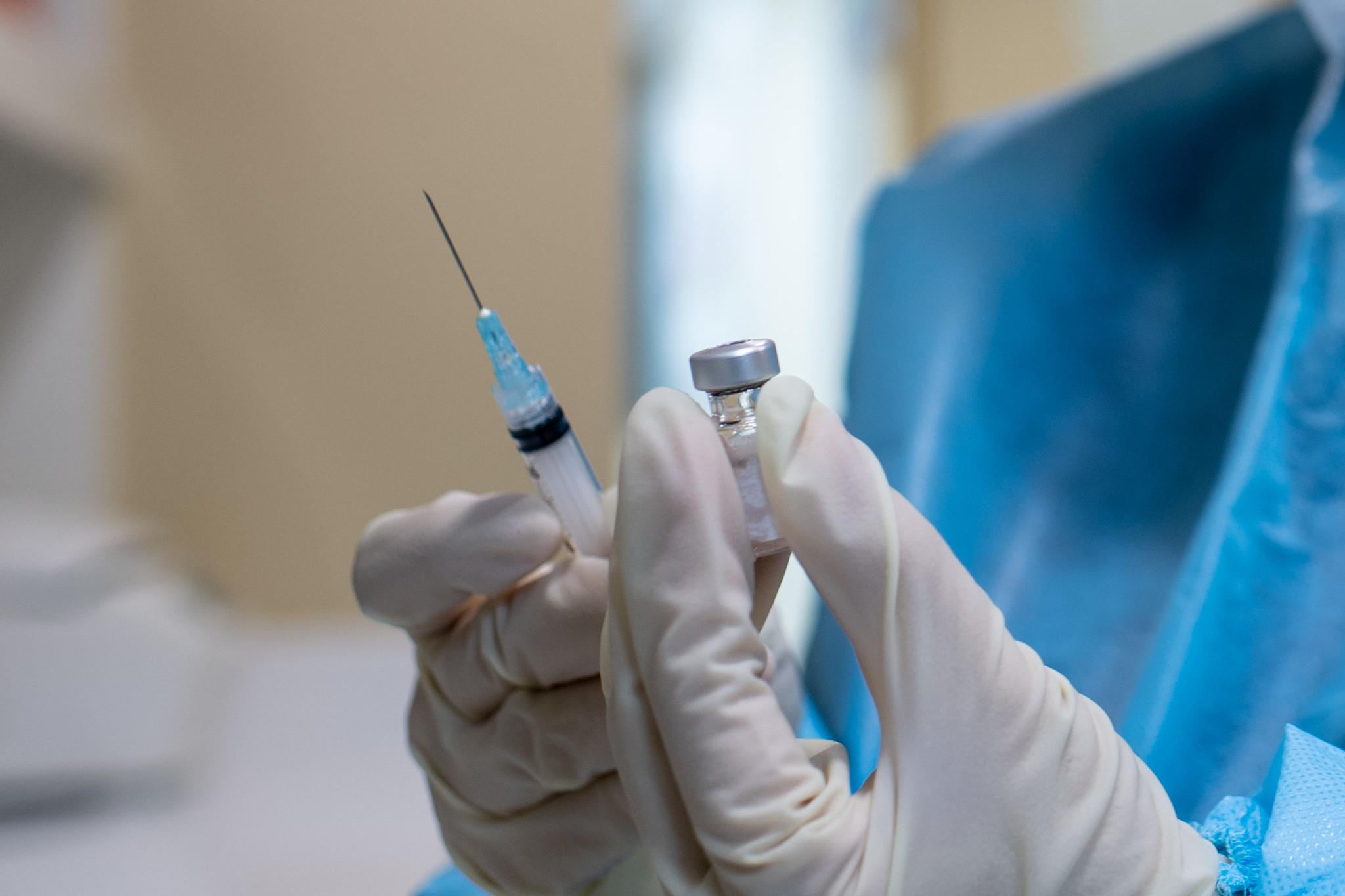 vaccine healthcare worker preparing to extract a dose of vaccine
