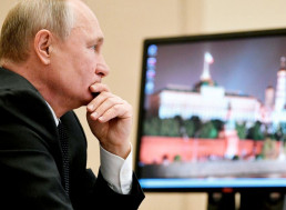 Putin Still Uses Windows XP, and Looks like He Gives No Damn
