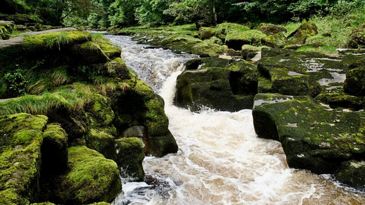 The Tiny Bolton Strid Might Be the World's Deadliest Stream