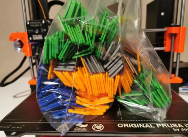 Boy Scout 3D Prints Numerous "Ear Guards" to Help Medical Staff Suffering From Face Masks Boy Scout 3D Prints Numerous "Ear Guards" to Help Medical Staff Suffering From Face Masks