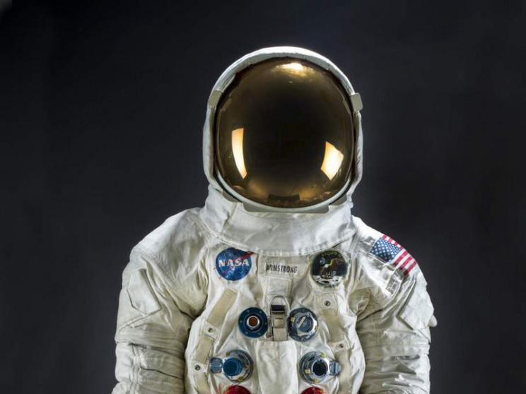 Neil Armstrong's Lunar Spacesuit Back on Display at Smithsonian Neil Armstrong's Lunar Spacesuit Back on Display at Smithsonian