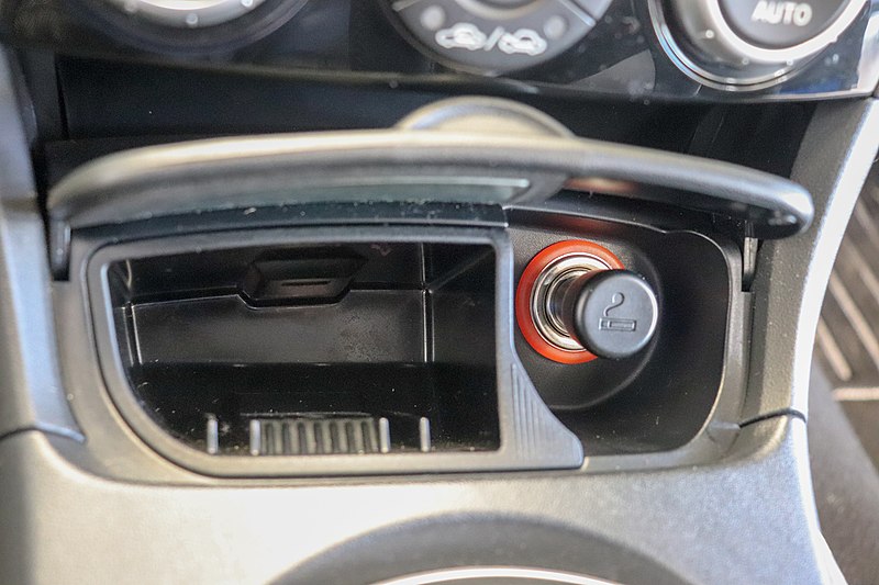 old tech stil used car lighter