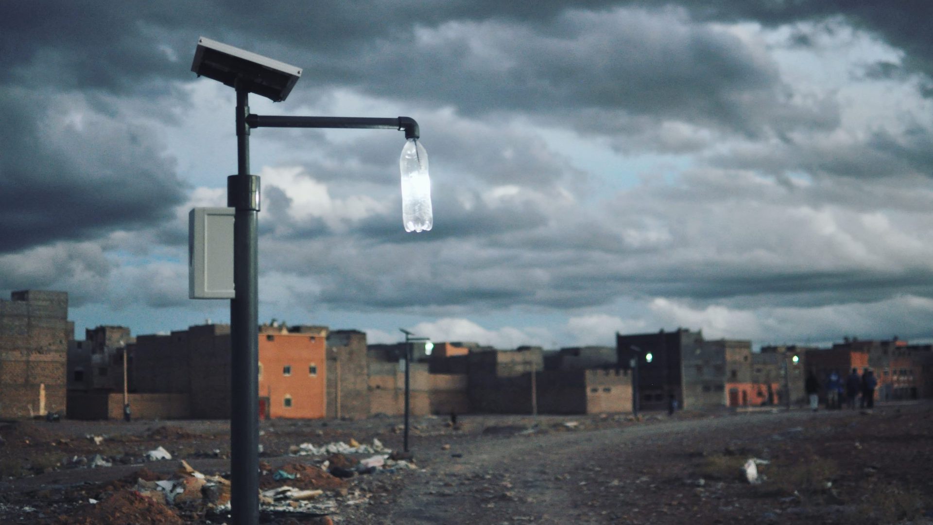 'Daylight System' Empowers Communities With Bottled Light 'Daylight System' Empowers Communities With Bottled Light