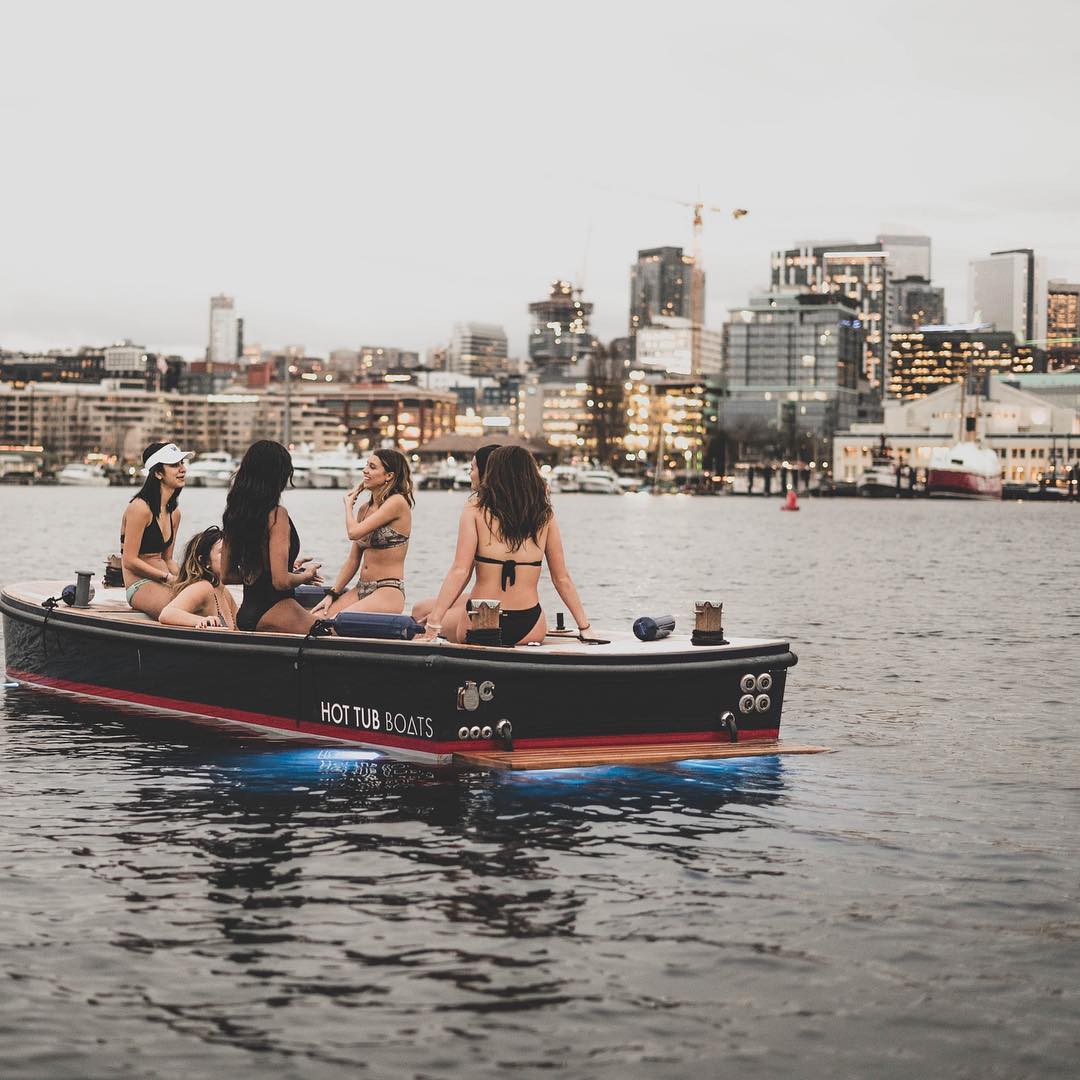 Seattleites Can Rent a Hot Tub Boat Over Lake Union Seattleites Can Rent a Hot Tub Boat Over Lake Union