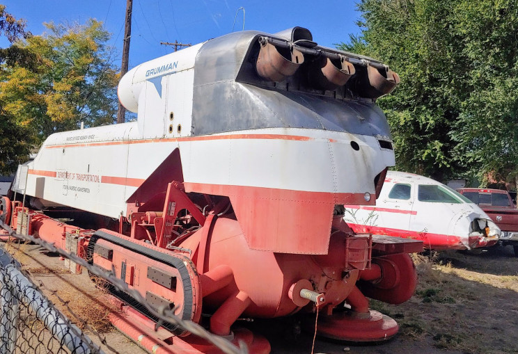 Engineer Posts Images of Abandoned 300 MPH Hovertrains Engineer Posts Images of Abandoned 300 MPH Hovertrains