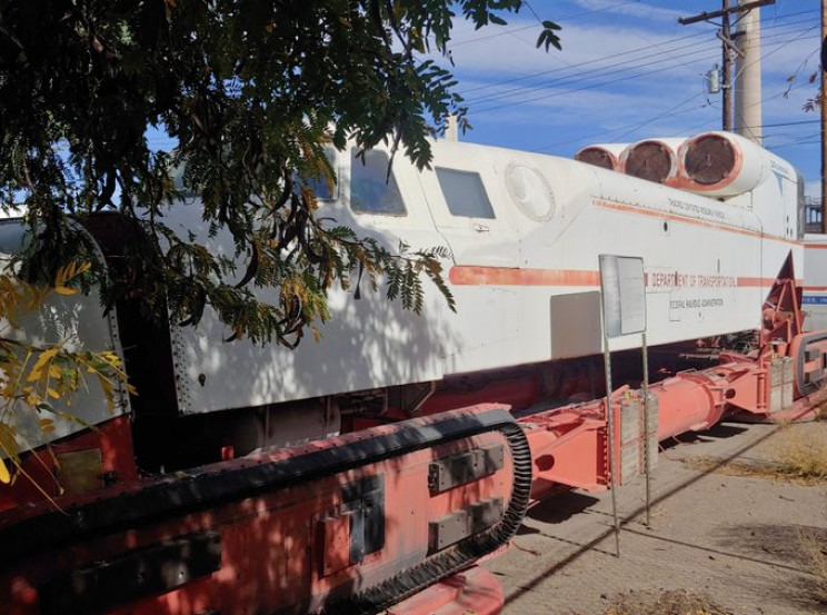 Engineer Posts Images of Abandoned 300 MPH Hovertrains Engineer Posts Images of Abandoned 300 MPH Hovertrains