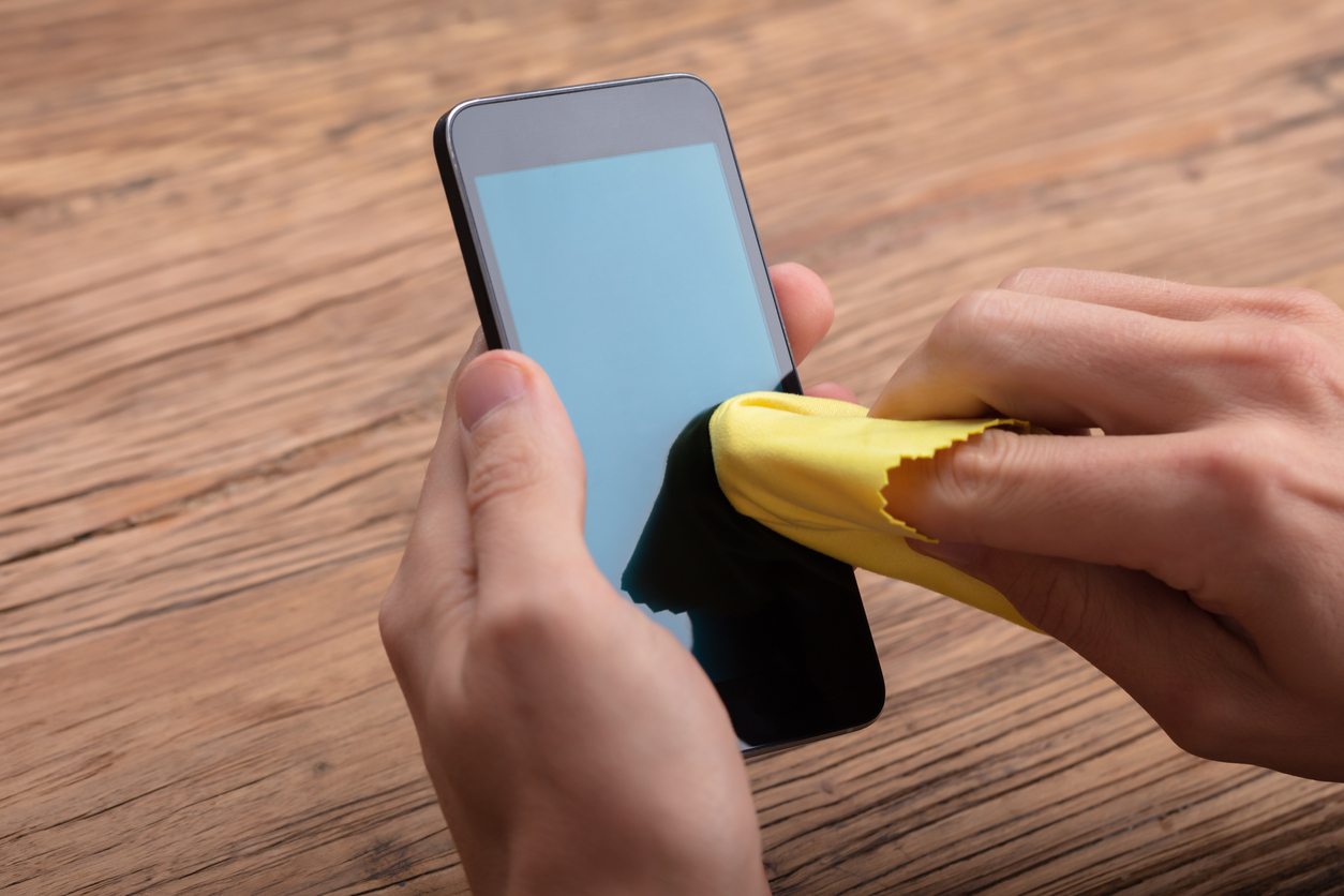 13 Ways to Sanitize Your Phone and Keep It that Way 13 Ways to Sanitize Your Phone and Keep It that Way