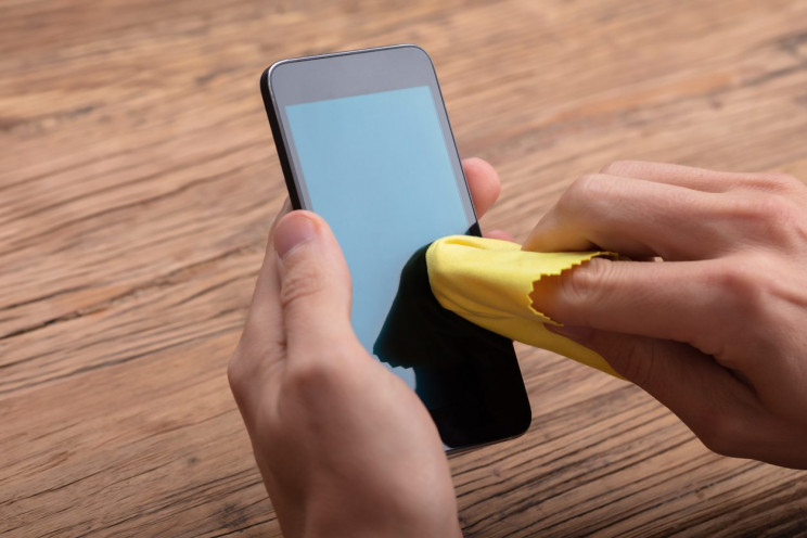 13 Ways to Sanitize Your Phone and Keep It that Way 13 Ways to Sanitize Your Phone and Keep It that Way