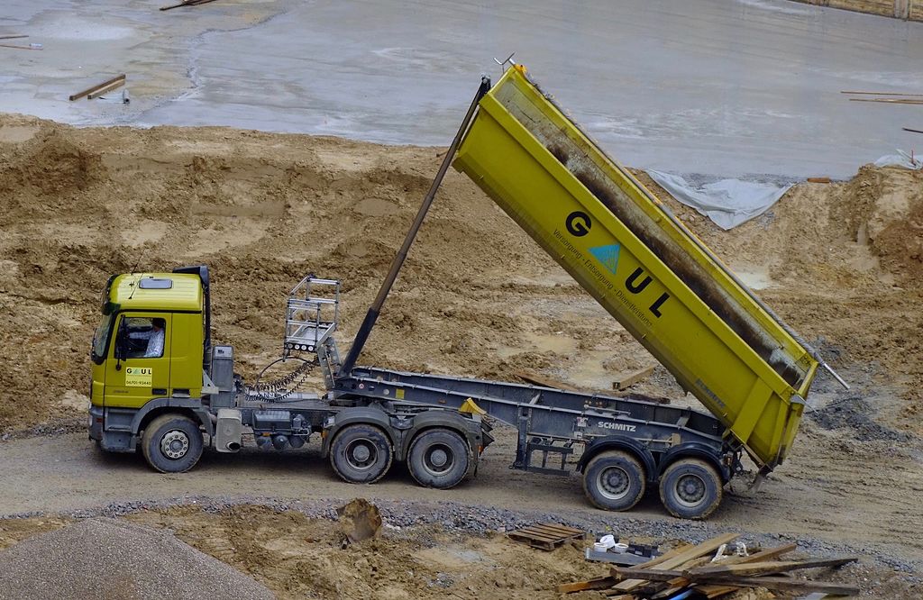 history of construction equipment dump trucks