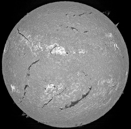 Irregular tubes of magnetism seen on solar surface Irregular tubes of magnetism seen on solar surface