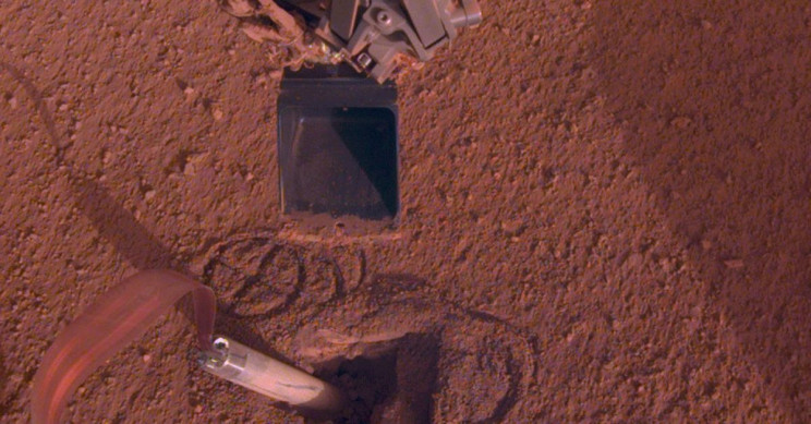 NASA Fixed Mars InSight Lander by Making It Hit Itself With Shovel