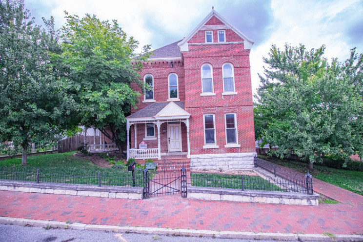 Missouri House With Its Own 9-Cell Jail Is Now On Sale Missouri House With Its Own 9-Cell Jail Is Now On Sale