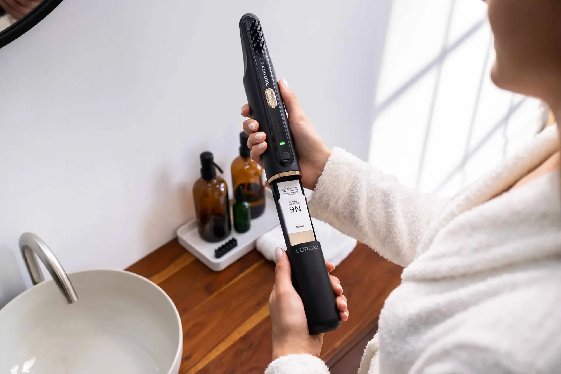 Colorsonic, a lightweight, handheld device that uses an innovative, mess-free process to mix haircolor. https://www.loreal.com/-/media/project/loreal/brand-sites/corp/master/lcorp/press-releases/research-and-innovation/ces-2022/ces-2022-5.png