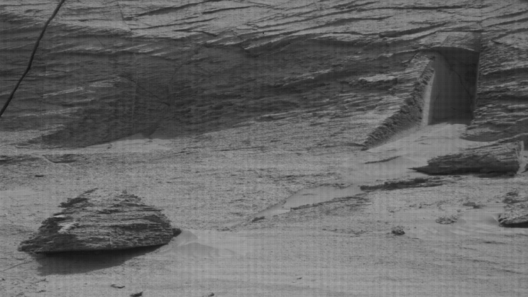 Fact check: NASA spots a weird-shaped rock on Mars, but it's not an alien doorway