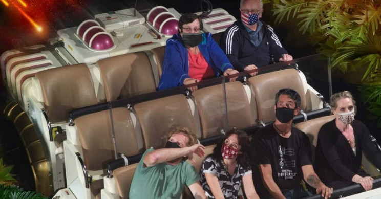 Disneyland Digitally Snaps Masks on Maskless Guests in Photos