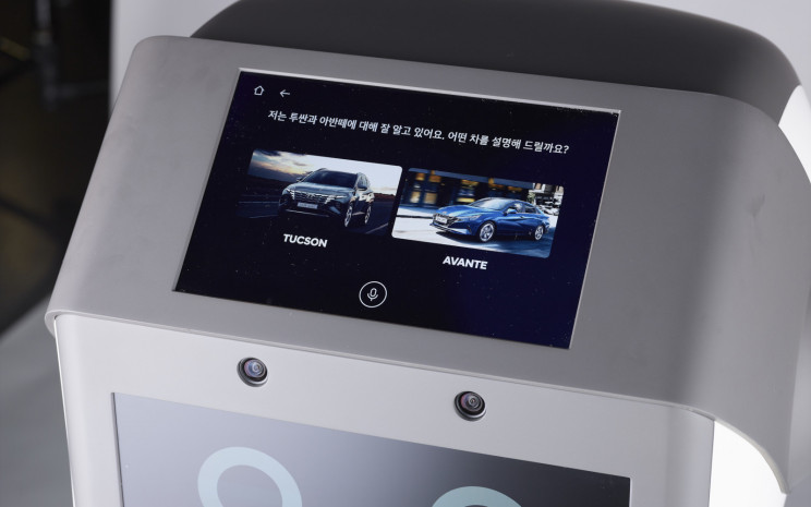 Hyundai Pilots Its AI-Powered Automated Customer Service Robot, and Its Adorable