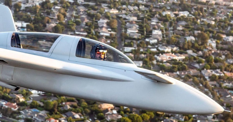 Real Aircraft Pilot Fights Virtual Enemy in AR Training