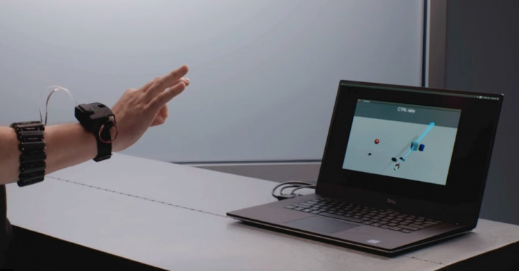 Hands-Free Remote Control of Virtual Environments through a New Interface