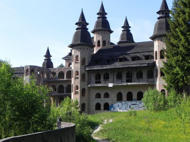 dystopian ruins lapalice