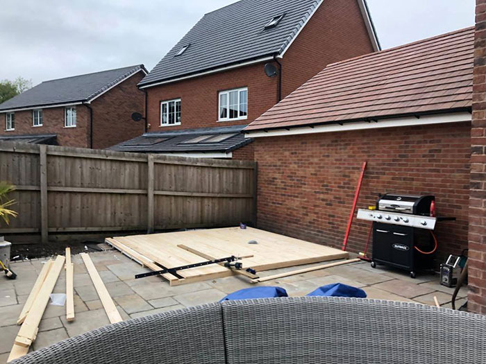 Fed up With the Lockdown, Couple Builds Fantastic Mini Pub in Their Back Yard Fed up With the Lockdown, Couple Builds Fantastic Mini Pub in Their Back Yard