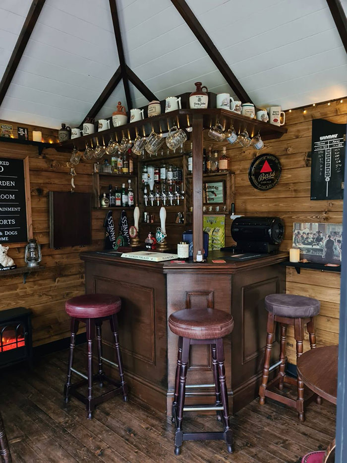 Fed up With the Lockdown, Couple Builds Fantastic Mini Pub in Their Back Yard Fed up With the Lockdown, Couple Builds Fantastic Mini Pub in Their Back Yard