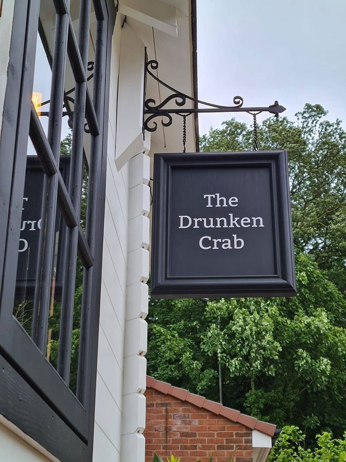 Fed up With the Lockdown, Couple Builds Fantastic Mini Pub in Their Back Yard Fed up With the Lockdown, Couple Builds Fantastic Mini Pub in Their Back Yard