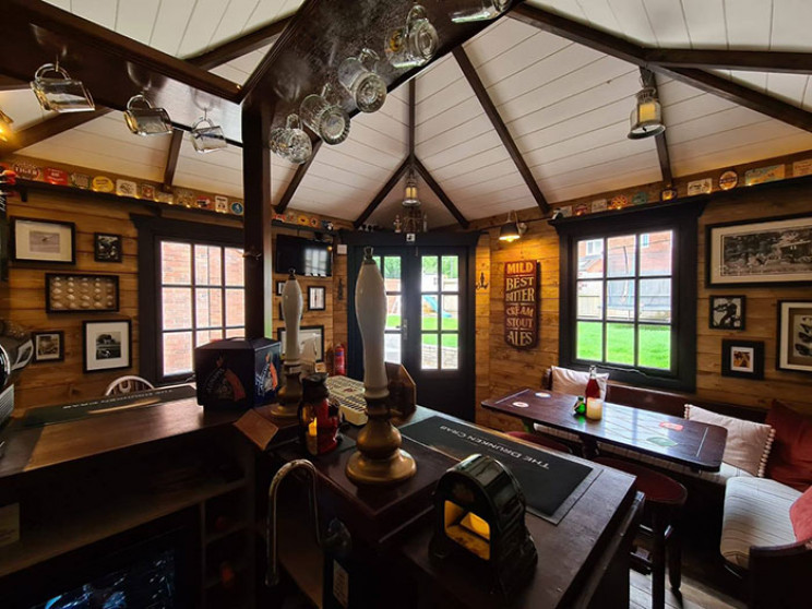 Fed up With the Lockdown, Couple Builds Fantastic Mini Pub in Their Back Yard Fed up With the Lockdown, Couple Builds Fantastic Mini Pub in Their Back Yard