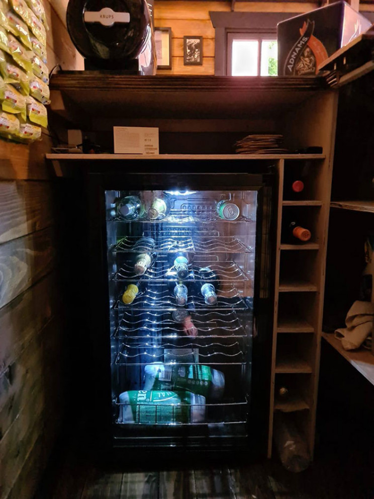 Fed up With the Lockdown, Couple Builds Fantastic Mini Pub in Their Back Yard Fed up With the Lockdown, Couple Builds Fantastic Mini Pub in Their Back Yard