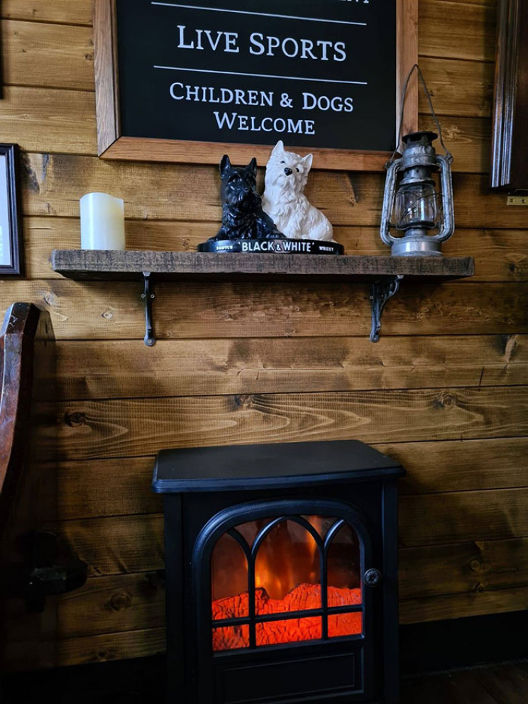 Fed up With the Lockdown, Couple Builds Fantastic Mini Pub in Their Back Yard Fed up With the Lockdown, Couple Builds Fantastic Mini Pub in Their Back Yard
