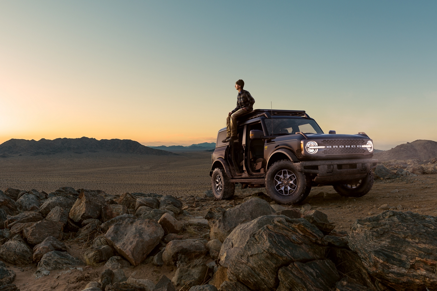 Ford Brings Back Its Beloved Bronco 4X4 with 2021 Version Ford Brings Back Its Beloved Bronco 4X4 with 2021 Version