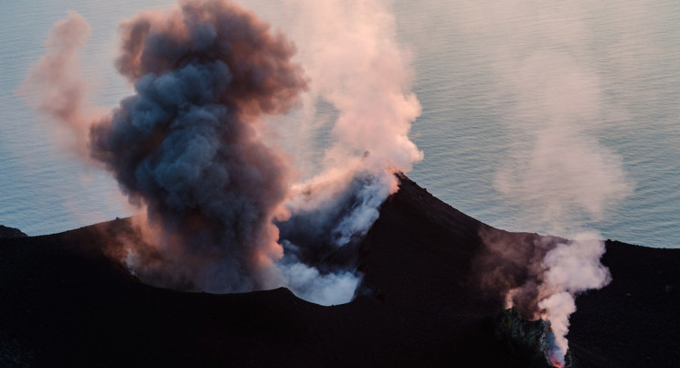 Stromboli volcano eruption sends huge cloud of ash into the sky