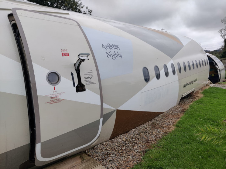 Restored Etihad Jet Turned Into a Holiday Rental You Can Sleep In Restored Etihad Jet Turned Into a Holiday Rental You Can Sleep In