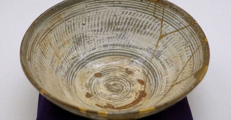 Kintsugi: The Japanese Art of Fixing Broken Pieces of Pottery With Gold