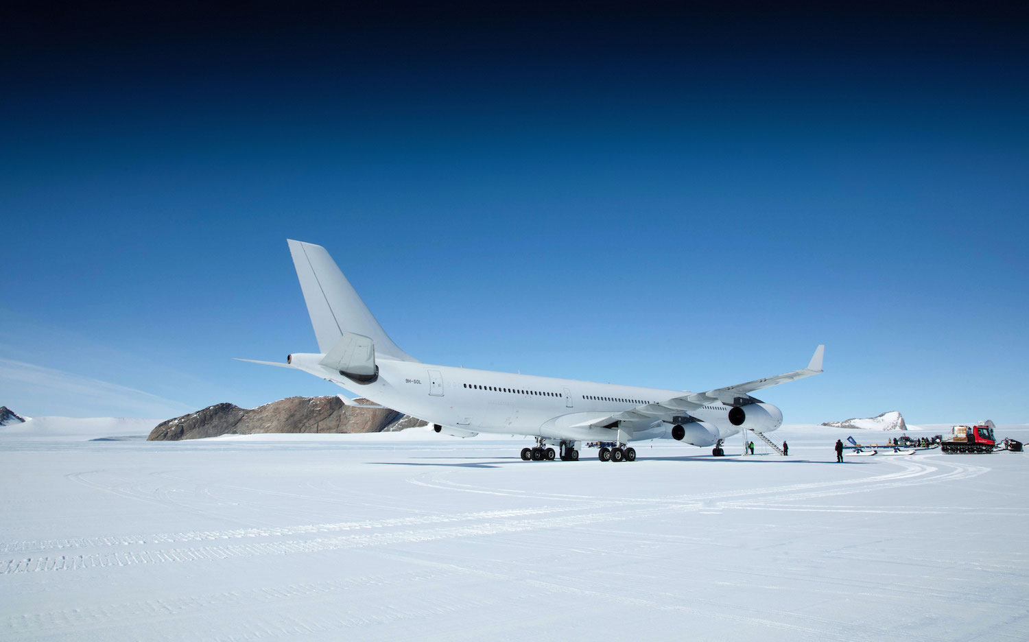 An Airbus A340 Landed in Antarctica for the First Time Ever An Airbus A340 Landed in Antarctica for the First Time Ever