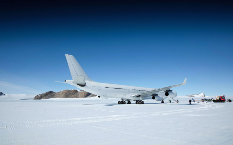 An Airbus A340 Landed in Antarctica for the First Time Ever An Airbus A340 Landed in Antarctica for the First Time Ever