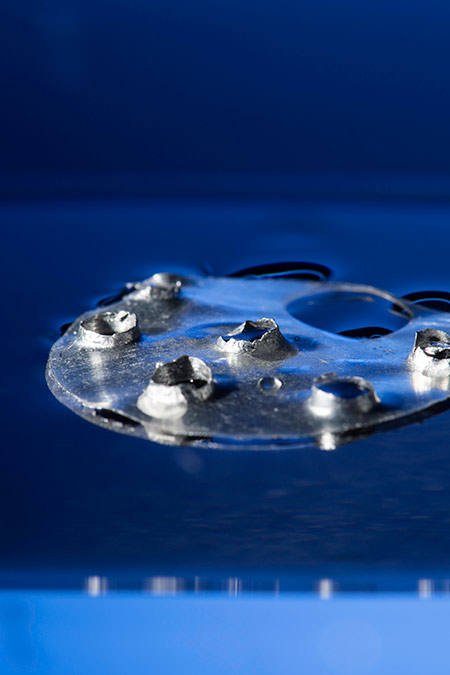Inspired by Spiders and Ants, Researchers Create Unsinkable Metal Inspired by Spiders and Ants, Researchers Create Unsinkable Metal
