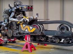 Artist Builds Steampunk RC Trike With Animatronic Robot Rider