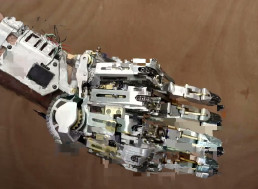 Man Invents Mechanical Arm to Replace His Four Digits and It's Straight Out of a Sci-Fi Film