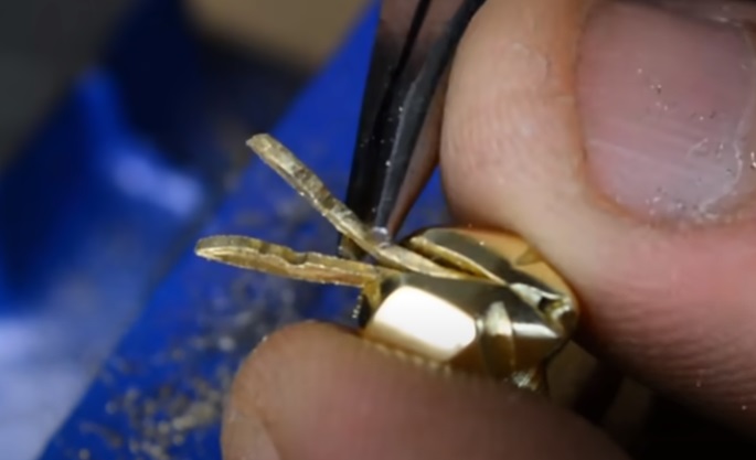 nut and bolt wasp bend antennae